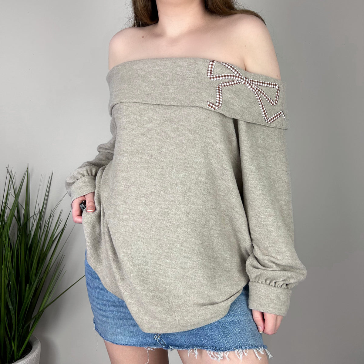 Sweater with shop bow on shoulder